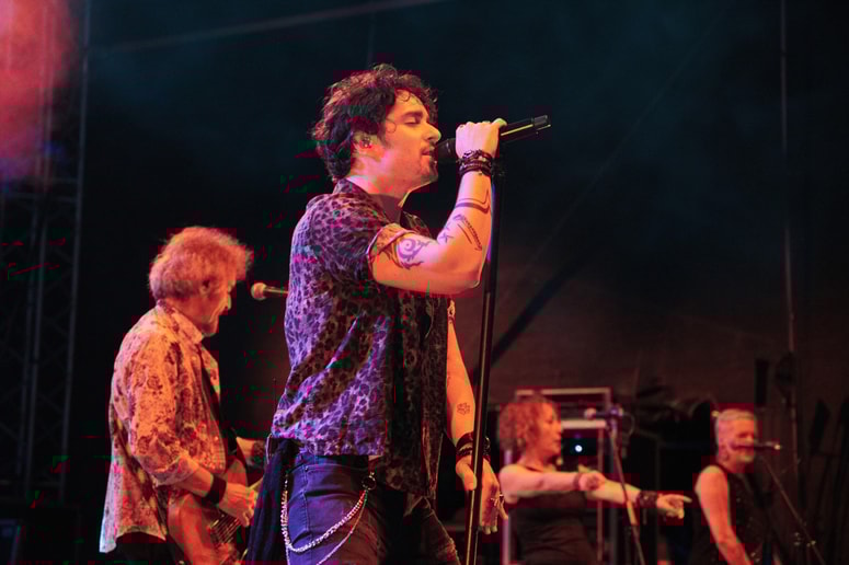 Glavna fotografija članka:(FOTO) Hrvaški glasbenik prvič postal oče in deklici nadel prav posebno ime