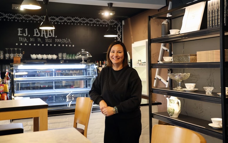 Projekt Ej, babi se je rodil iz zelo osebne želje Urške Šobak. 