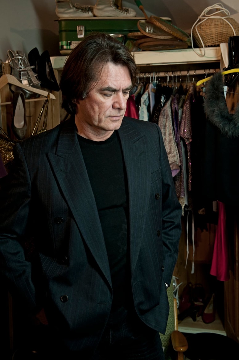 Slavje je načrtovano ob Blejskem jezeru, kjer si hči želi prav posebno poročno doživetje. Nekdanji novinar se je zato obrnil na javnost z iskanjem preverjenih priporočil.