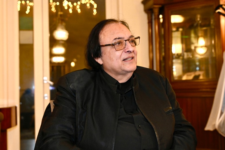 Ob 70. rojstnem dnevu legendarni glasbenik predstavlja poseben album in razmišlja o življenju, zdravju ter družini.