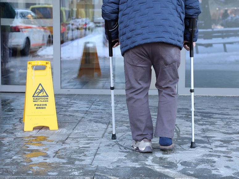 Količina padavin bo namreč večinoma majhna, a dež bo na tleh ponekod v notranjosti Slovenije lahko zmrzoval in nastane lahko tanek sloj ledu, poledica.