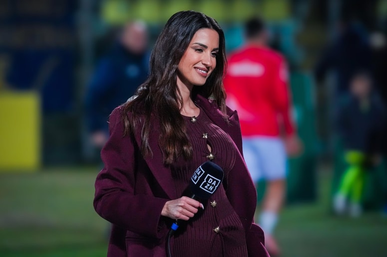 Poleg nogometa so njene velike strasti še golf, formula 1 in avtomobili. 