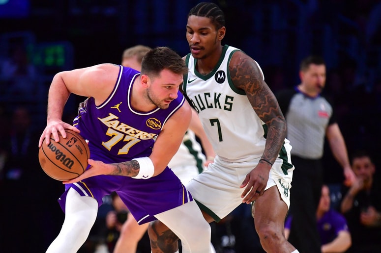 Dončić je v 36 minutah na parketu zadel osem od 25 metov iz igre.