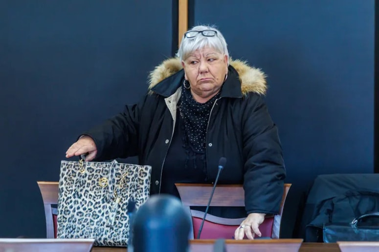 Svetlana Kutin in njen odvetnik Filip Kukovec sta najprej poskušala za javnost zapreti vrata sodne dvorane, a sodnica temu ni ugodila.