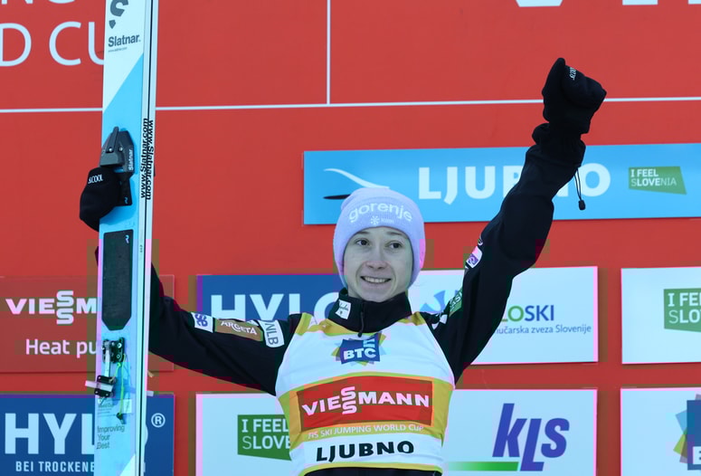 Nika Prevc nadaljuje zmagovalni niz - dobila je pet tekem zapored. 