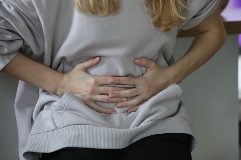 Ljudje, ki se borijo z neredno prebavo, se pogosto soočajo z napihnjenostjo, nelagodjem v želodcu in splošnim slabim počutjem.