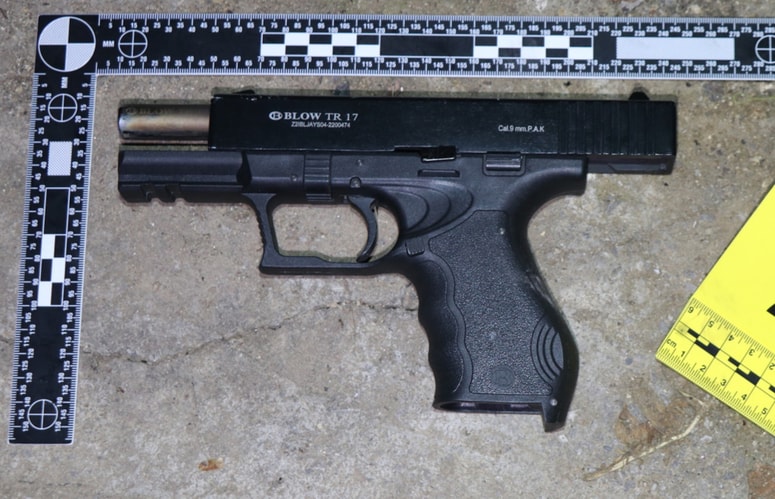 V noči na 1. januar so policisti v naselju Brezje obravnavali tudi uporabo strelnega orožja. 