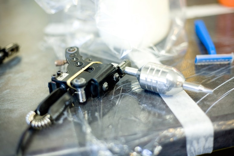 Celoten postopek pa je potekal v higiensko vprašljivih razmerah. Fotografija je simbolična. 