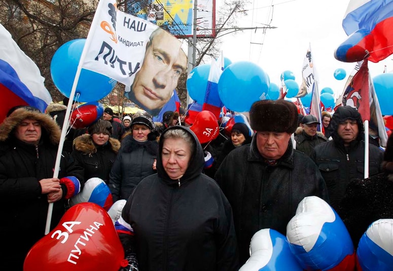 Zanimivo je, da se delež tistih, ki vidijo ZDA kot glavnega sovražnika, zmanjšuje, kar odraža Putinovo naklonjenost Trumpu. Fotografija je simbolična. 