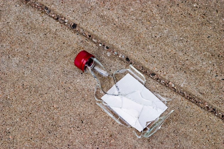 Bil je pod vidnim vplivom alkohola ali drugih psihoaktivnih snovi. Fotografija je simbolična. 