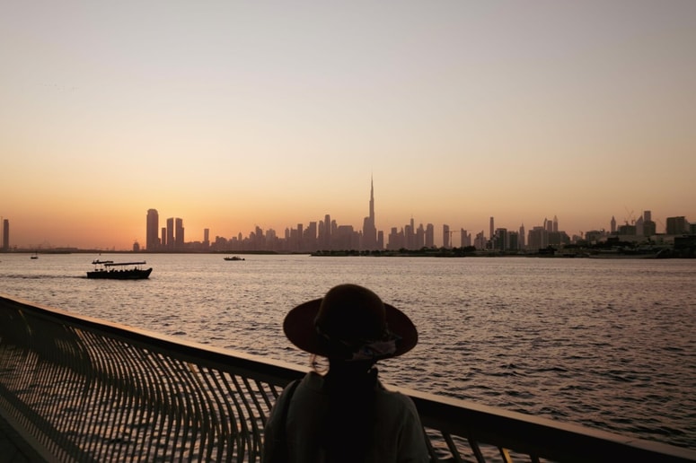 Med gledališkimi odri in vsakdanjimi obveznostmi je Nina našla čas zase. Oddih v Dubaju in Abu Dabiju je bil tudi čas za bližino. Fotografija je simbolična. 