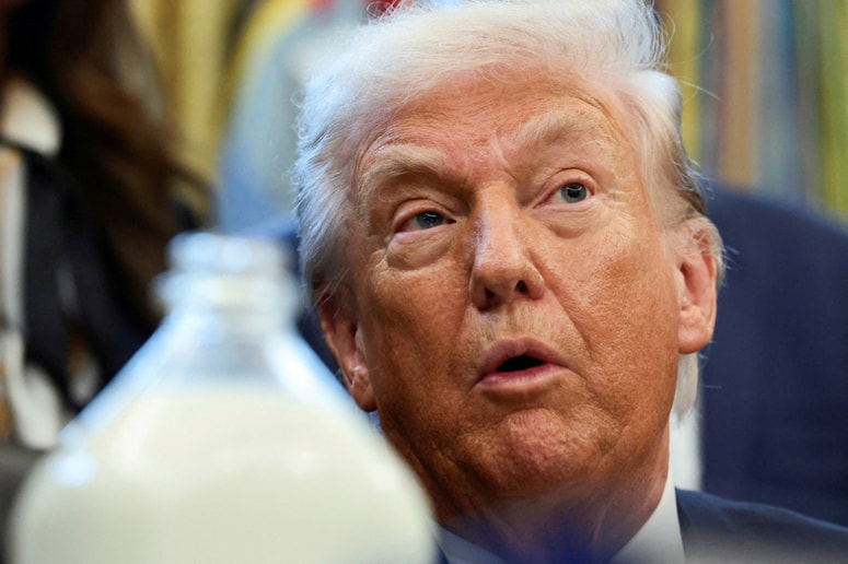 Večina Američanov je do Trumpa kritična. 