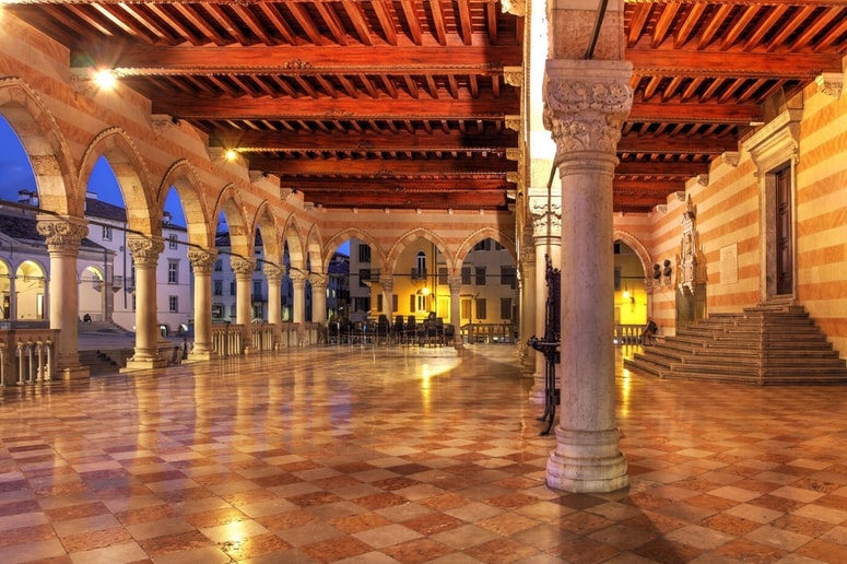 Videm ni mesto “znamenitosti na kljukice”. Njegov čar se skriva v majhnih detajlih.