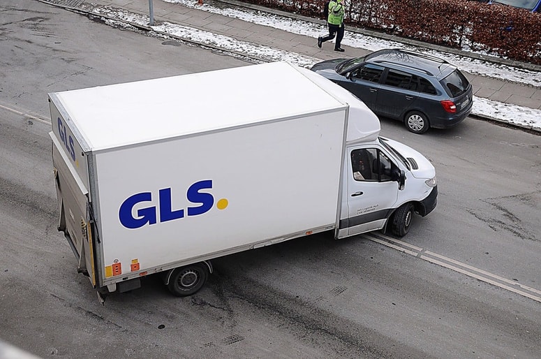 Analiza je vključevala tudi primerjavo cen in rokov prenosa paketov mase do deset kilogramov.