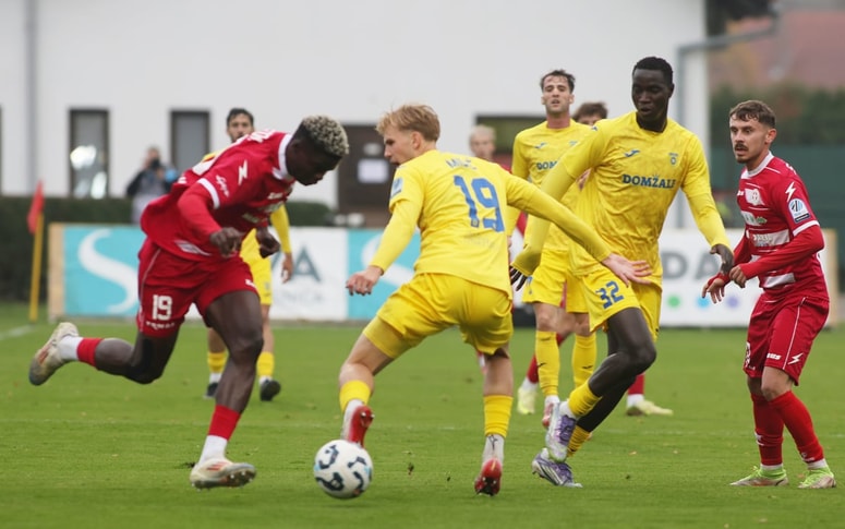 Od rumene družine se je z ganljivim zapisom na Instagramu poslovil tudi zadnji trener Anton Žlogar.