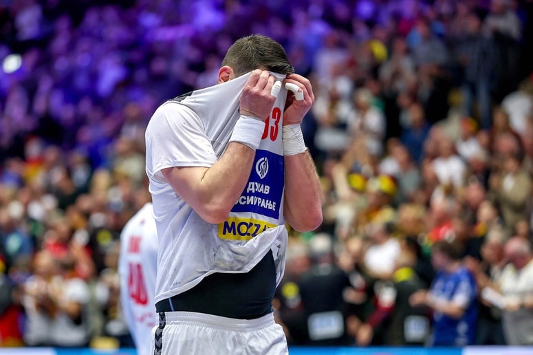 Glavna fotografija članka:Srbi so Nemcem peli "Auf Wiedersehen". Zdaj se jim rokometni svet smeji, saj so sami izpadli 