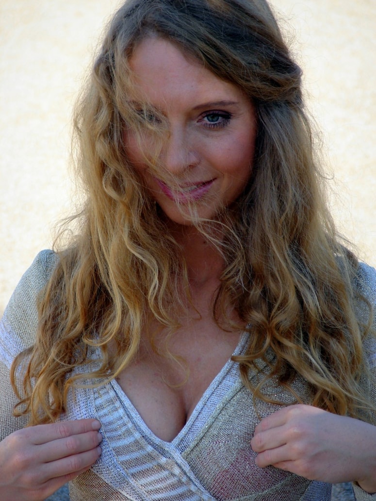 Na povečano prisotnost gosenic je na družbenih omrežjih opozorila Savina Atai, ki sicer živi na hrvaškem otoku Vis.