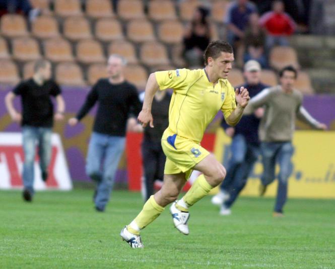 Tako je Darijan Matić 22. aprila 2006 bežal pred razjarjenimi mariborskimi navijači.