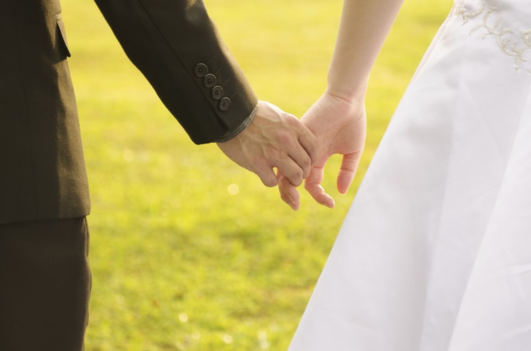 Štiri mesece po poroki je pregledala telefon in izvedela za njegovo preteklost. 