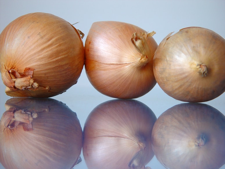 Iz ostankov čebule in nekaterih drugih živil lahko pripravite aromatizirano olje. 