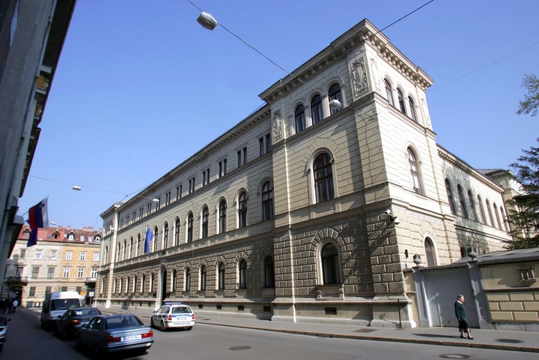 Za položaja vodje urada v Ramali in za veleposlanika v Sarajevu, za katera je ministrstvo prav tako objavilo razpis, ni bilo kandidatov.