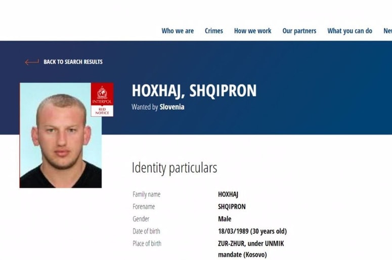 Posnetek zaslona mednarodne tiralice na spletni strani Interpola. Za Hoxhaja Shqiprona je bila razpisana rdeča tiralica.