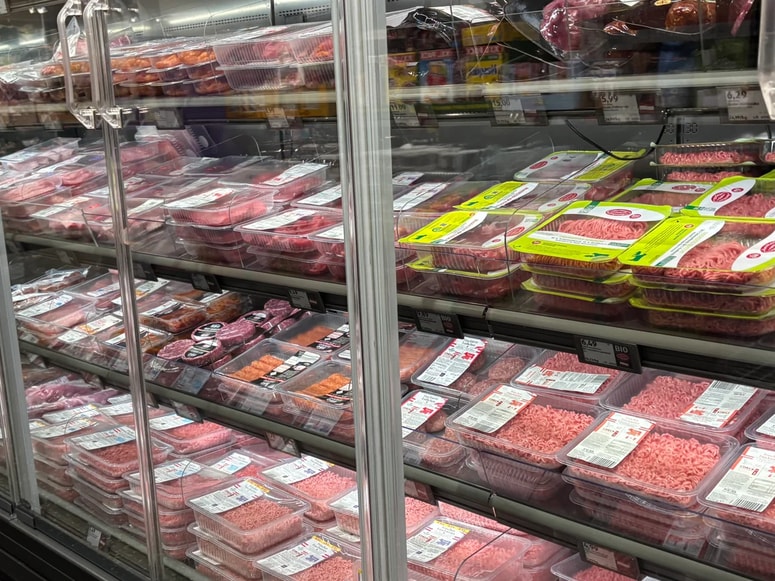 Prav tako vedno upoštevajte del dneva. Zgodnje jutro pogosto pomeni, da trgovina še ni prejela nove robe, zlasti po vikendu.