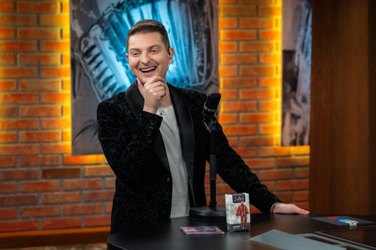 Damjan Murko je za rojstni dan dobil darilo, ki je hkrati poklon glasbenim začetkom naše dive. 