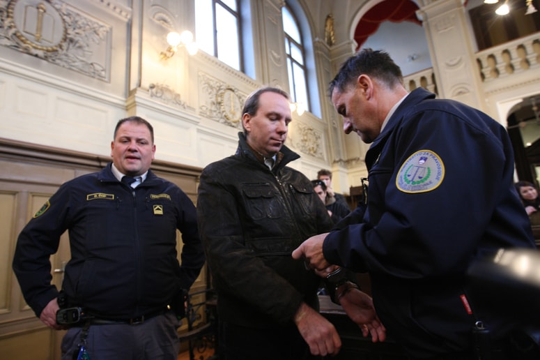 Med kazenskim postopkom je bil Ivan Radan enajst mesecev v priporu. 