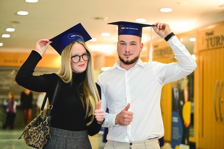 Lea Robič in Blaž Kovačič, diplomanta VSŠ DOBA. 