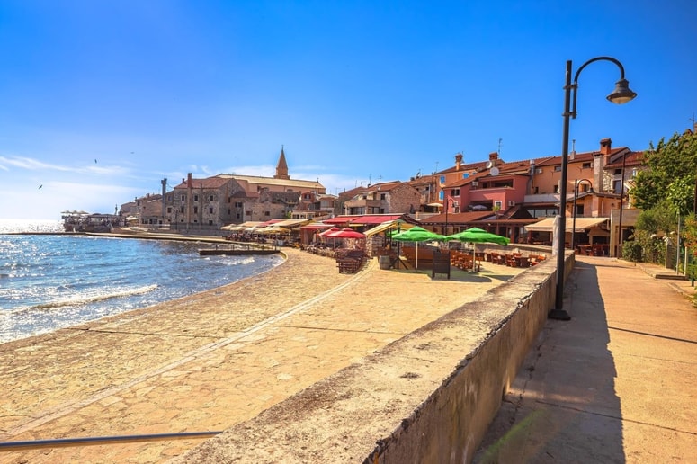 Nova pot, dolga 400 metrov, se razteza od plaže "Afrika" v Moeli vse do plaže "Ex-Podravka".