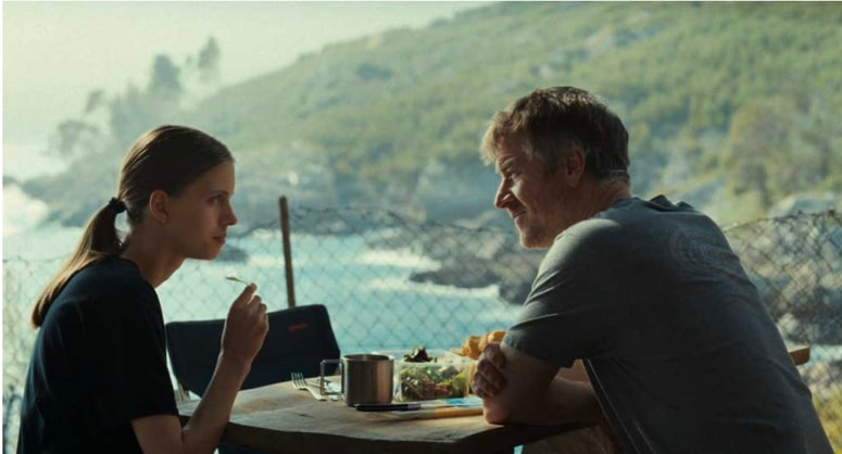 Odnos med očetom Davidom (Barry Ward) in najstniško hčerko Klaro (Dexter Franc) je v ospredju zgodbe filma Nehvaležna bitja. 