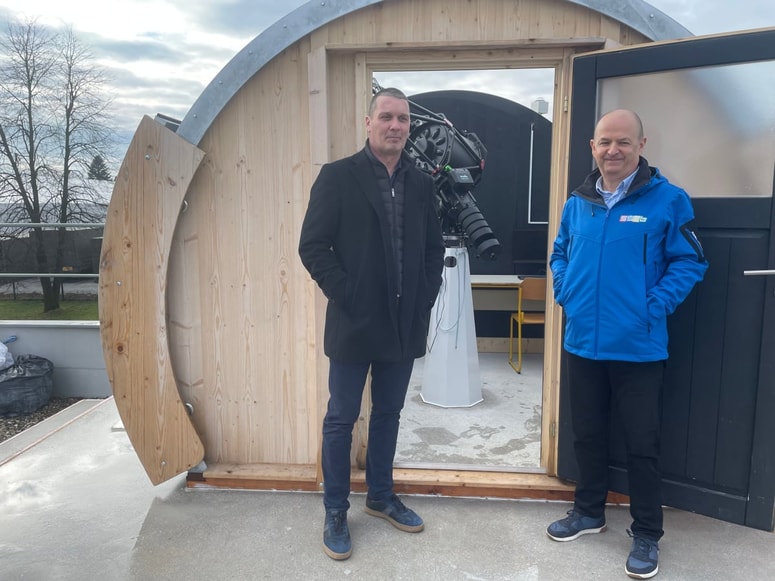 Ravnatelj Marjan Kampuš (levo) in Marko Žigart, profesor fizike in strokovni vodja projekta 