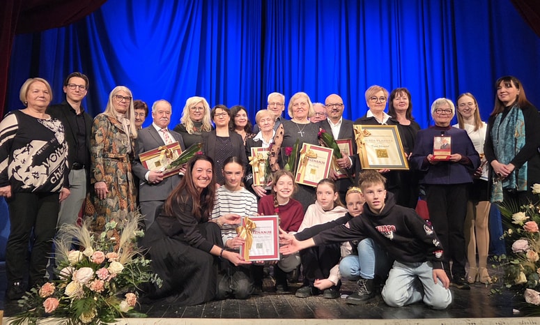 Vsi nagrajenci s podeljevalci
 