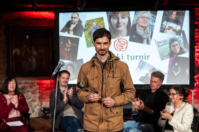 Vitez lanskega Pesniškega turnirja je bil Jure Jakob. 