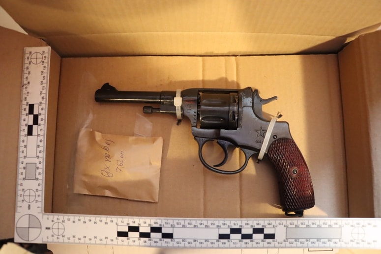 Za orožje ima osumljenec vsa potrebna dovoljenja.