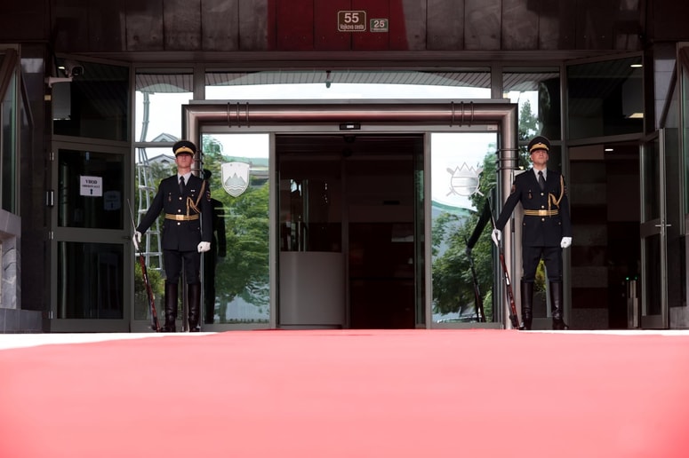 Ministrstvo za obrambo so obiskali predstavniki Nata.  