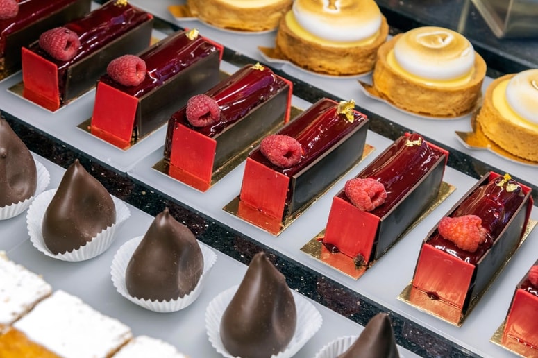 Dunajske kavarne in slaščičarne poleg tradicionalnih sladic ponujajo tudi veliko novih okusov. 