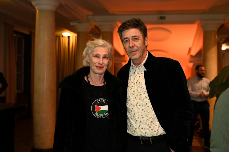 Mateja Panter in Franci Kek stavita na iskreno predanost, ne na vrtnice in sveče. 