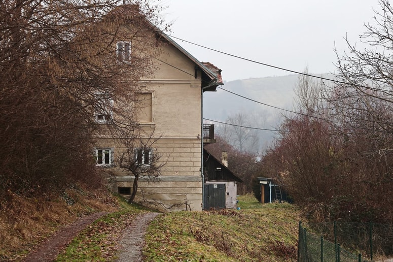 Galerija Gosposka je bila edini dražitelj in je nepremičnino kupila po izklicni ceni 155 tisoč evrov.