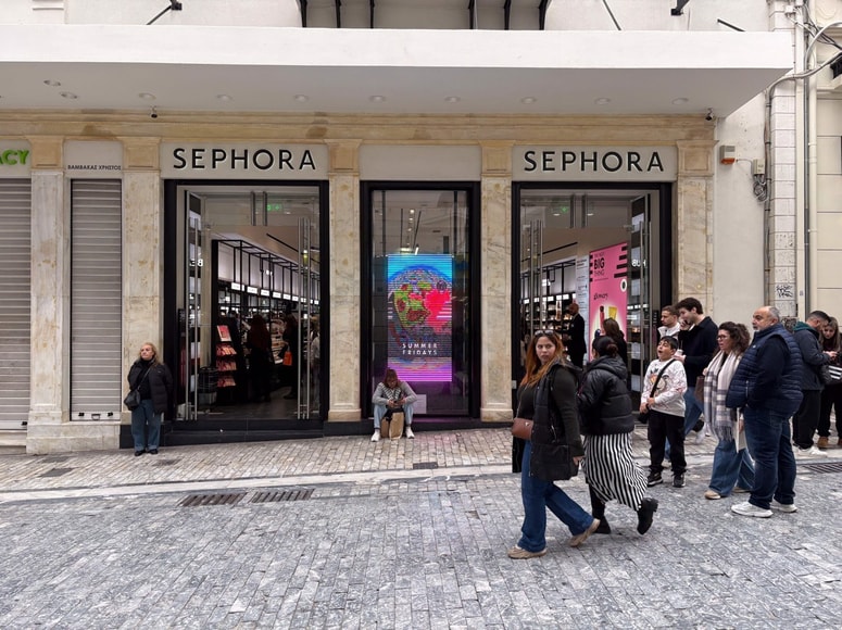 Vodstvo je le teden dni pred domnevnim odprtjem že imenovalo vodjo poslovalnice. 