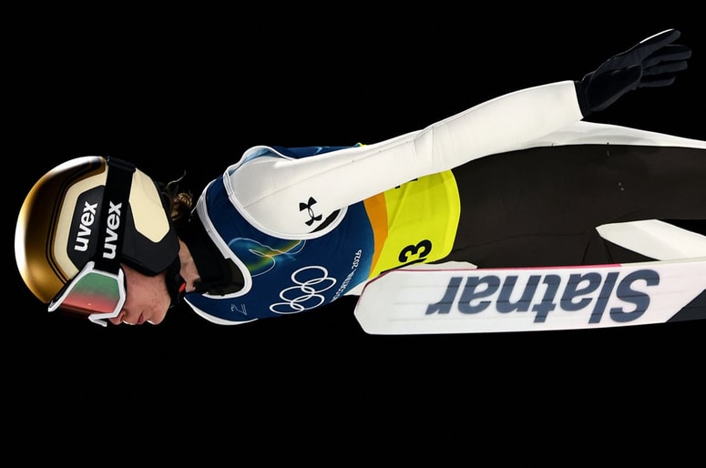 Nika Prevc je bila ob skokih neučakana, nagajal ji je tudi veter s hrbta. 