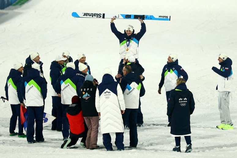Glavna fotografija članka:(FOTO) Zlato! Domen Prevc je olimpijski prvak