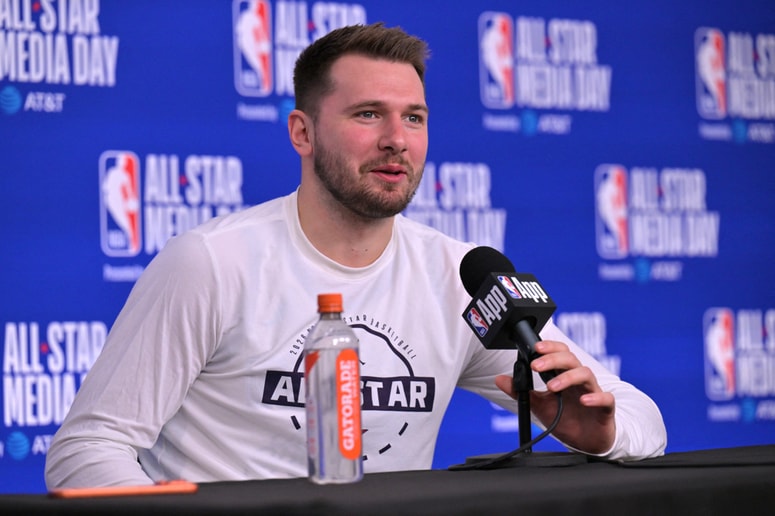 Luka Dončić je dobro razpoložen. 