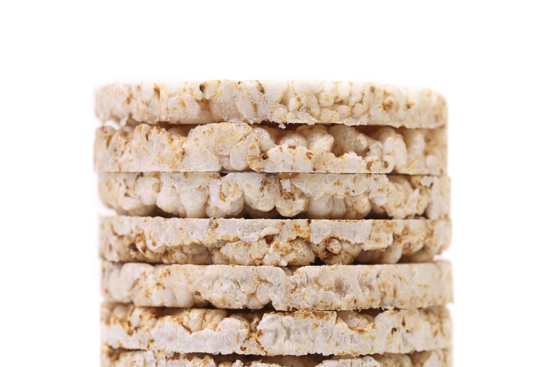 Pri teh prigrizkih gre v glavnem za hitro prebavljive ogljikove hidrate. To pomeni, da lahko hitro dvignejo raven sladkorja v krvi, a prav tako hitro povzročijo padec energije in ponoven občutek lakote. 