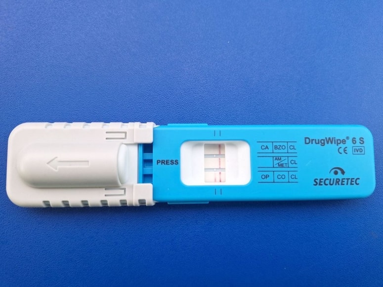 Hitri test na droge je pokazal prisotnost kokaina v organizmu.