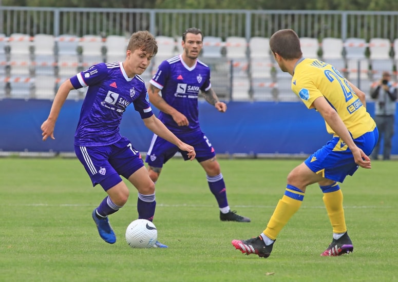 Gal Gorenak je za člansko ekipo Maribora debitiral v sezoni 2020/21.