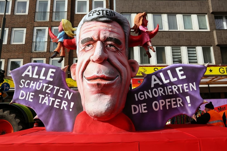 Glavna fotografija članka:(GLOBALNA ARENA) Epstein in globalizacija izkoriščanja ljudi