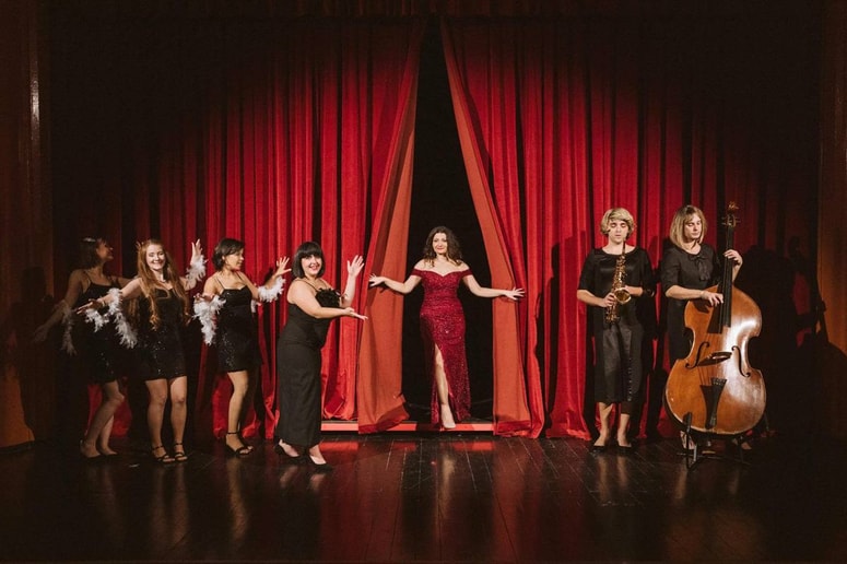 Prizor iz predstave Sugar, ki bo na sporedu prvi dan festivala. 