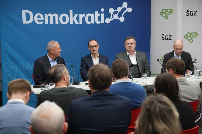 Glavna fotografija članka:(FENOMENI) Kolumna Svetlane Slapšak: Kalilnik laži